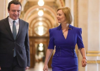 Kurti takohet me Sekretaren britanike për Punë të Jashtme