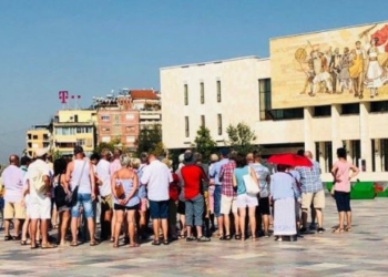 Mbi 1 milion turistë vizituan Shqipërinë për 4 muaj