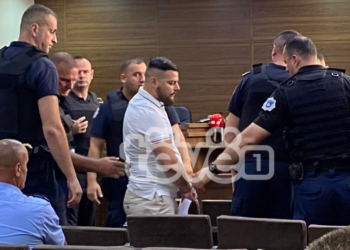 Nis gjykimi ndaj dy të dyshuarve për vrasjen e 18-vjeçares, Krivaqa i veshur me antiplumb