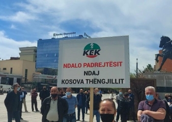 Protestojnë punëtorët e “Kosova Thëngjillit”, kërkojnë vazhdimin e punës në KEK