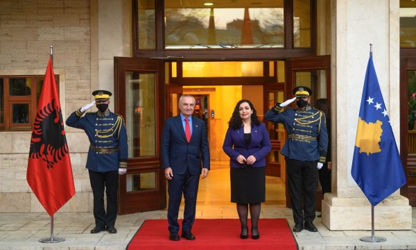 Presidenti Meta viziton sot Kosovën