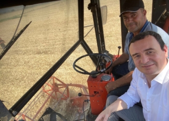 Kurti viziton bujqit e Therandës