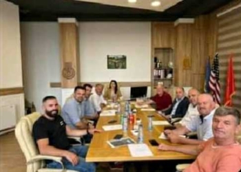 Bizneset merren vesh për t’ua pamundësuar punëtorëve lëvizjen nga një kompani te tjetra