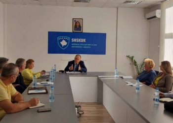 Krasniqi u kërkon drejtorëve të spitaleve mobilizim për ndonjë valë të madhe të COVID-19