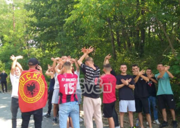 Tifozët e KF Drenicës tentojnë ta ndalin vizitën e të rinjve serbë në Prekaz