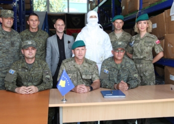 Turqia i dhuron një kontingjent të uniformës ushtarake të kamuflimit në borë FSK-së