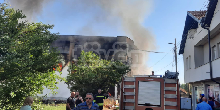 Digjet një shtëpi në Drenas, shpëtohen katër anëtarët e familjes