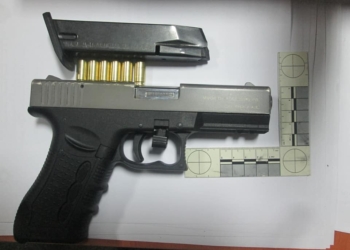 Policia në Mitrovicë konfiskon tri armë në dy raste të ndryshme në ahengje