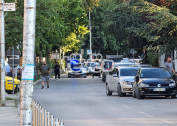 Njësia speciale e PK-së dhe KFOR-i arrijnë tek ura e lumit Ibër