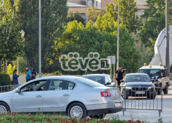 Njësia speciale e PK-së dhe KFOR-i arrijnë tek ura e lumit Ibër