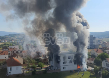 Digjet një shtëpi në Drenas, shpëtohen katër anëtarët e familjes