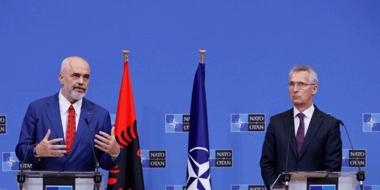 Shqipëria i ofron NATO-s bazë detare në Durrës