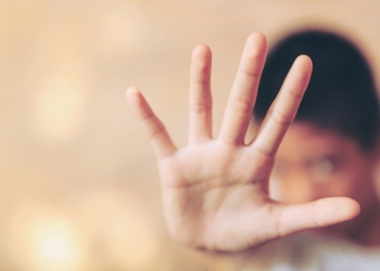 Qeveria miraton udhëzimin që mbron fëmijët nga faqet me përmbajtje pornografike