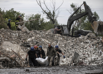 Vdesin 34 persona nga sulmi rus në një ndërtesë banimi në Ukrainë