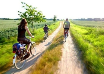 Tri arsye se përse gjithmonë duhet të udhëtoni