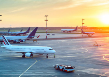 Punëtorët e aeroporteve franceze në grevë, kërkojnë ngritje të pagave