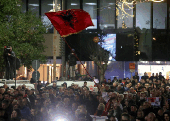 Protesta e opozitës në Shqipëri, ambasada e SHBA-së paralajmëron shtetasit amerikanë