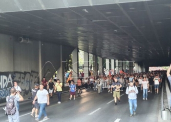 ​Nis protesta në Maqedoni, turma ia mësynë MPJ-së