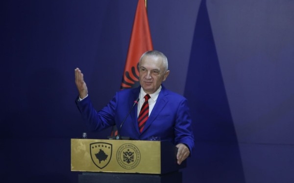 Meta: Mezi pres të duartrokas një marrëveshje Kosovë – Serbi