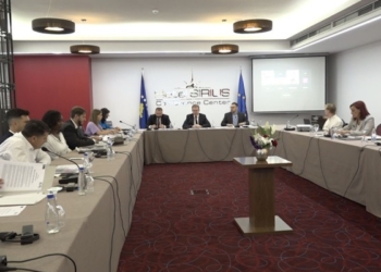 ​INSID lanson fushatën “Mendo”, mbështetje për të rinjtë që rrezikohen nga ekstremizmi