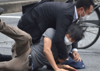 41 vjeçari që e qëlloi Aben, thotë se e bëri pasi ishte i pakënaqur me ish-kryeministrin