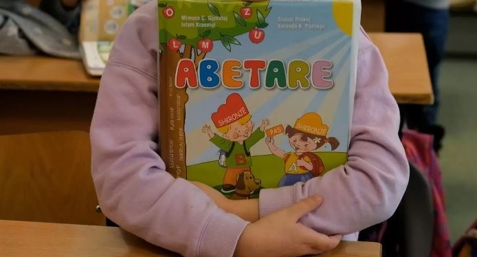 Kosova dhe Shqipëria nënshkruajnë vendimin që miraton tekstin për Abetaren e përbashkët