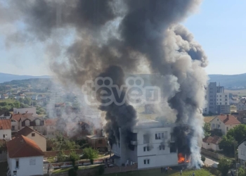 Digjet një shtëpi në Drenas, shpëtohen katër anëtarët e familjes