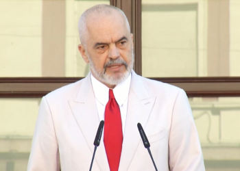 Ngrihet flamuri i BE-së në kryeministri, Rama:Nga sot rruga jonë bëhet më sfiduese