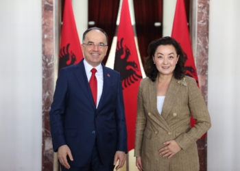 Begaj takon ambasadoren Kim: Ky takim i hap rrugë zhvillimit të miqësisë mes dy vendeve