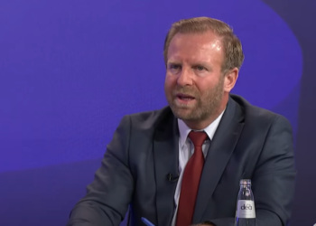 Abazi thotë se Lajçak s’është neutral në procesin e dialogut me Serbinë