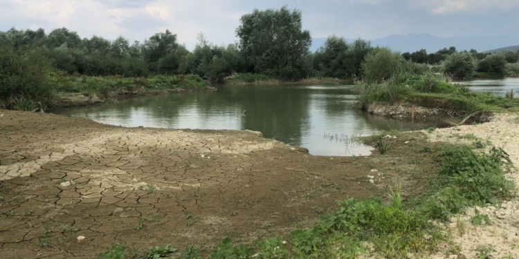 Nxjerrja e rërës dëmtoi shtratin e lumit Drini i Bardhë, sekuestrohen disa makineri