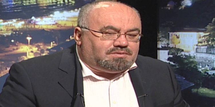 Vdes gazetari Kastriot Myftaraj, hidhet nga kati i katërt i banesës