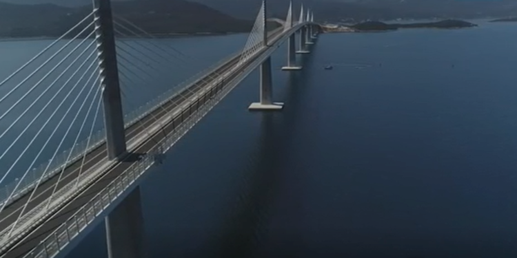 Krocia hap urën rreth Bosnjës për të shkuar në Dubrovnik