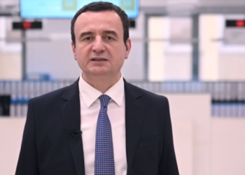 Kurti i fton serbët e Kosovës: Kaloni në tabela RKS, pa doganë dhe pa kontrollim teknik