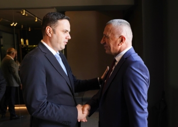 ​Abdixhiku e Kamberi bisedojnë për gjendjen e shqiptarëve në Luginë