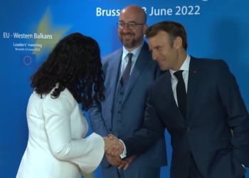 Osmani uron Macronin për festën kombëtare: Presim me padurim forcimin e lidhjeve mes dy shteteve