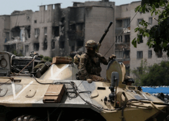 Rusia shton sulmet në qytetin lindor të Ukrainës