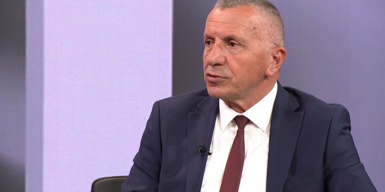 A është vetëvrasje politike për Vuçiqin, njohja e Kosovës, përgjigjet Kamberi