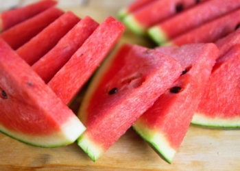 Pse nuk duhet ta ruani shalqirin në frigorifer