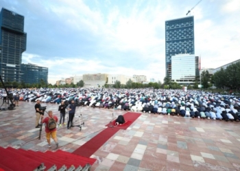Kurban Bajrami në Shqipëri, të rinjtë apelohen të mos ikin nga vendi