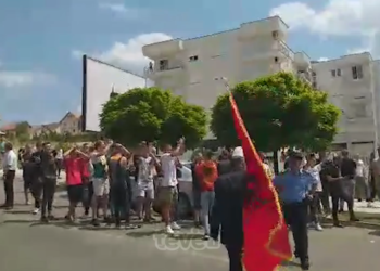 Autobusi me disa studentë serbë kthehet prapa në Skënderaj, s’lejohet ta vizitojë Prekazin