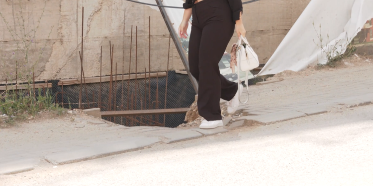 Trotuaret ne rrugen Muharrem Fejza,qytetaret ndihen te rrezikuar