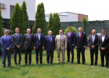 ​Ambasadori amerikan mbledh për të dytën herë ekipin e unitetit