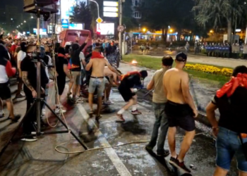 47 policë të lënduar në Shkup, arrestohen 10 protestues