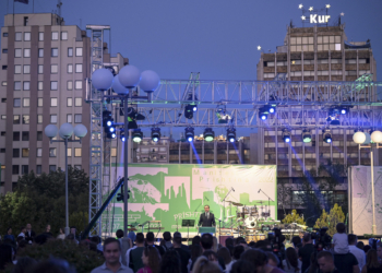 Kurti në hapjen e Manifestës: Të kesh një bienale ndërkombëtare në kryeqytetin tënd, e bën krenar çdo kryeministër