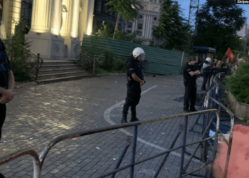 Eskalon protesta para Parlamentit