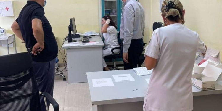 Pas rritjes së rasteve me Covid-19 hapet edhe një qendër testimi në Prishtinë