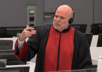 ​Mbrojtja e Thaçit dhe të tjerëve kërkon nga prokuroria dorëzimin e materialeve shfajësuese