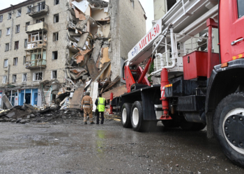 Tre civilë humbën jetën dhe 28 të tjerë u plagosën në sulmet ruse në Kharkiv