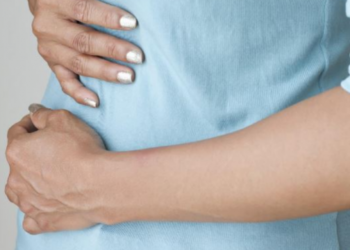 Nëse keni dhimbje barku dhe ju shfaqen këto simptoma shkoni urgjentisht te mjeku